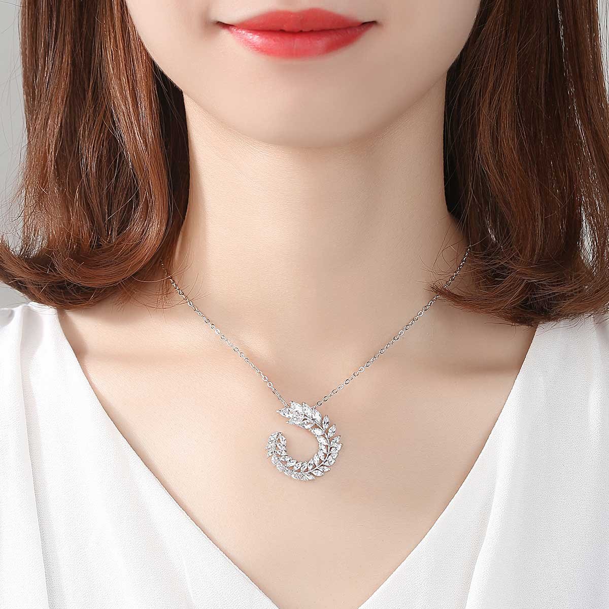 Curves - Fine Jewellery Necklace / Pendant for women — image 3
