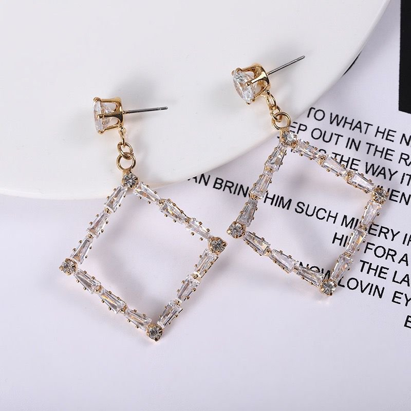 E3090 - Golden Earrings for Women — image 3