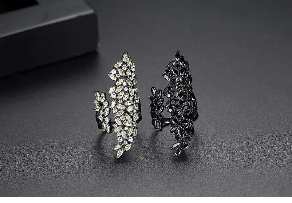Magic Cluster - Adjustable Female Ring — image 6