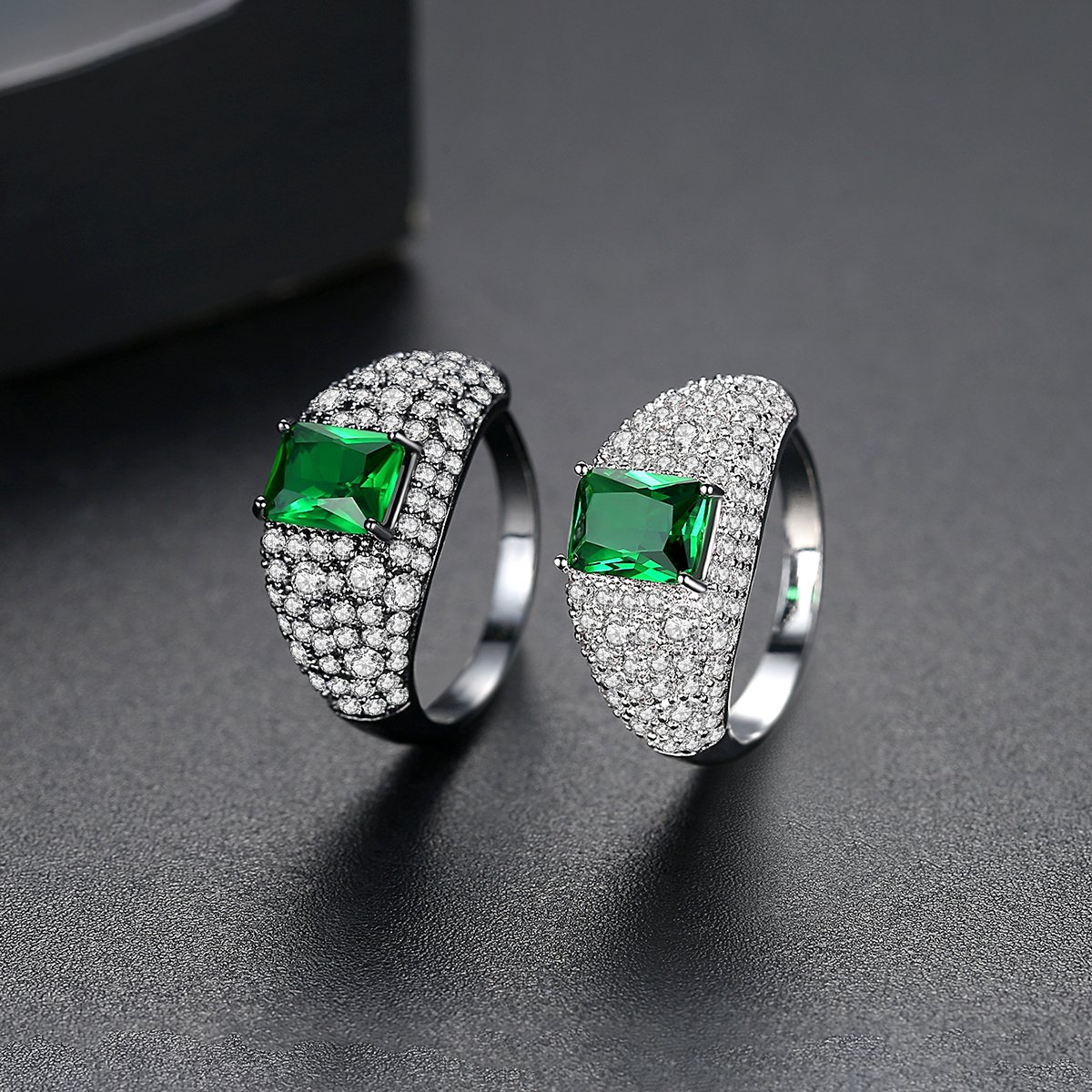 Surrounded Emerald Black Luxury Ring for Women