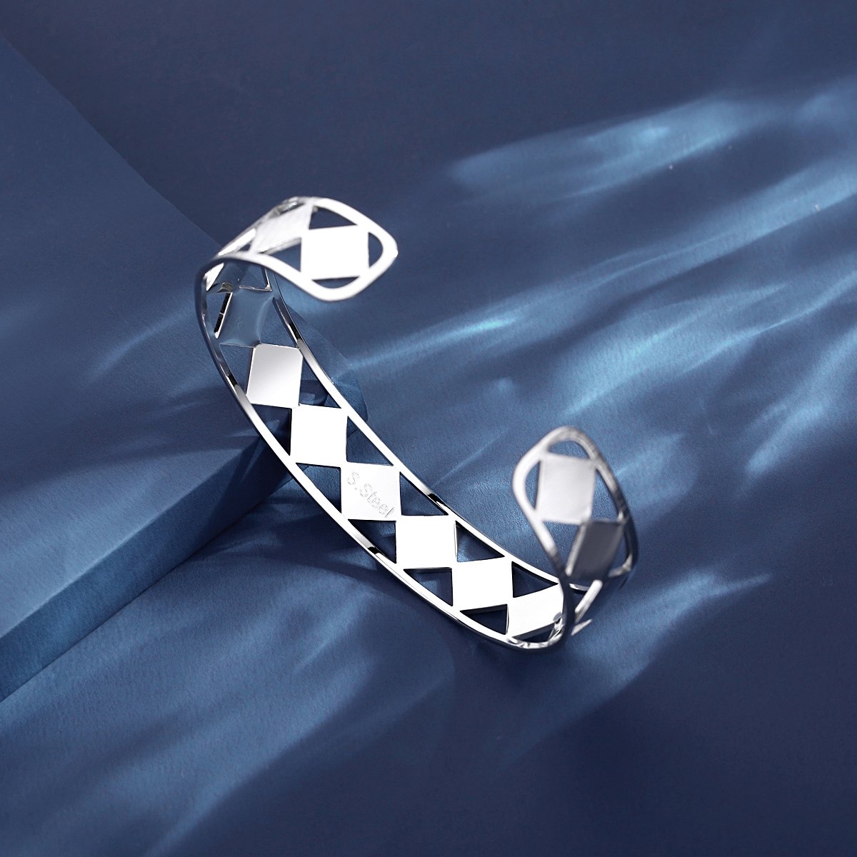 WB346 – Golden 316 Stainless Steel Bracelet — image 3