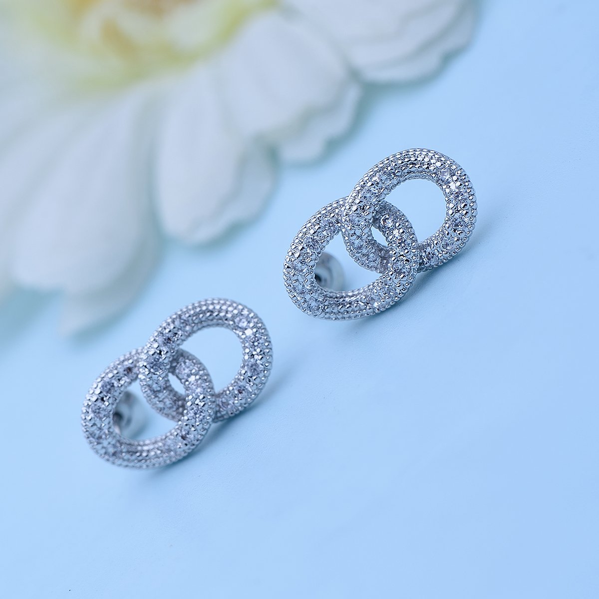 WE275 - White Women Earrings