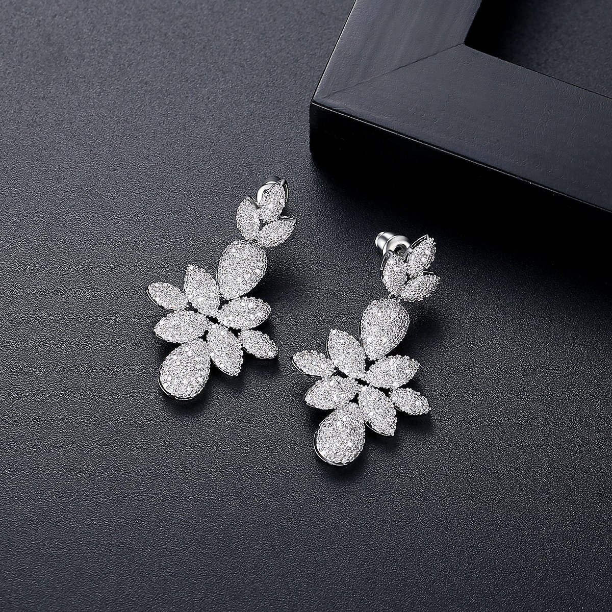 WE669- White Women Earring — image 5