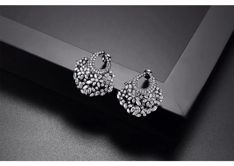 WE682 - White Women Earrings