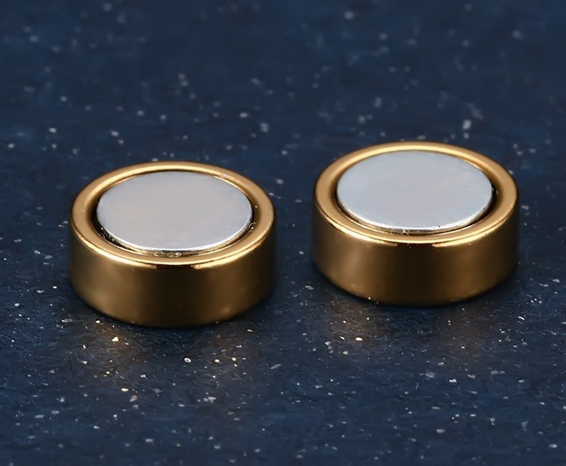 WM-E13 Golden Men Stud Earrings — image 4