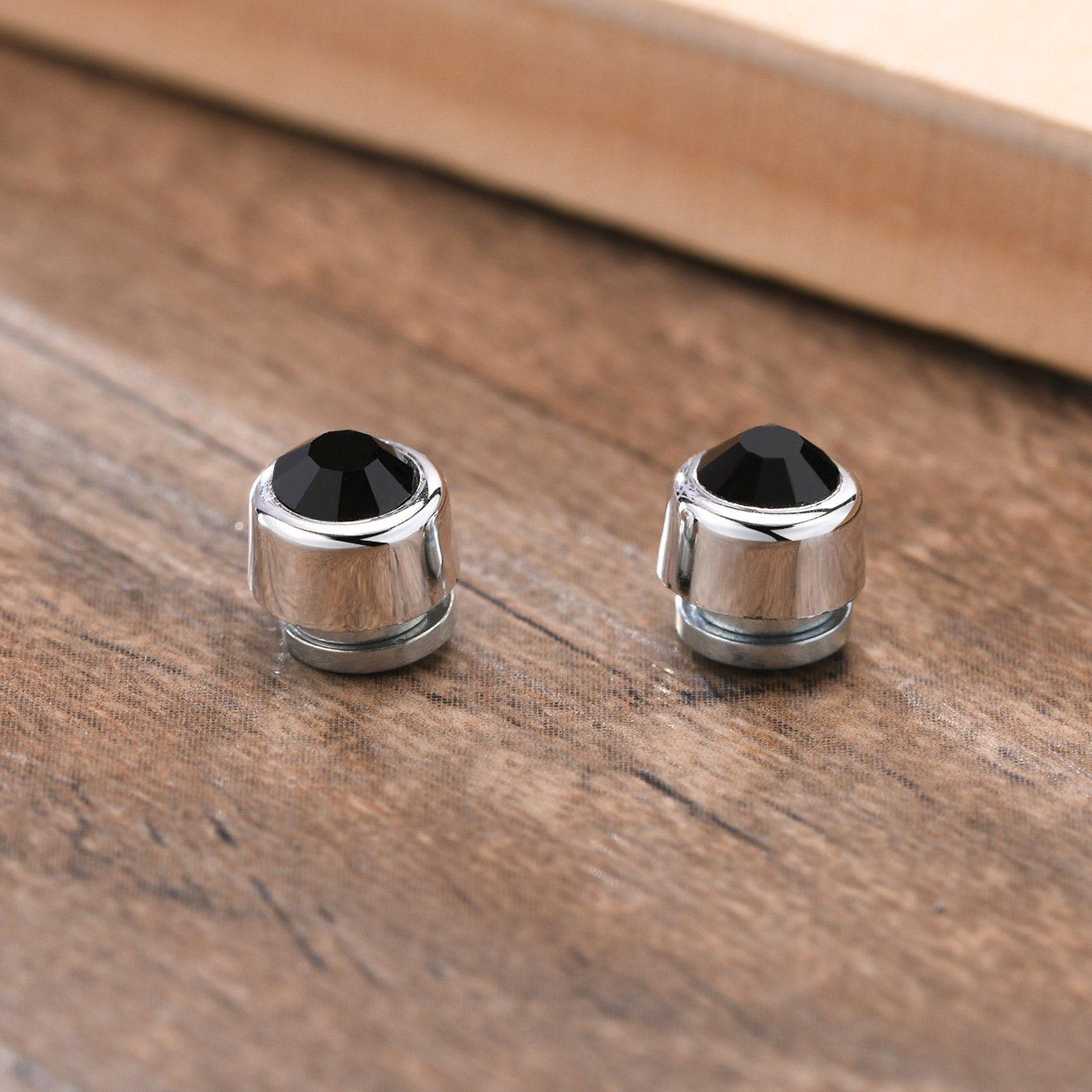 WM-E16 Black Men Stud Earrings