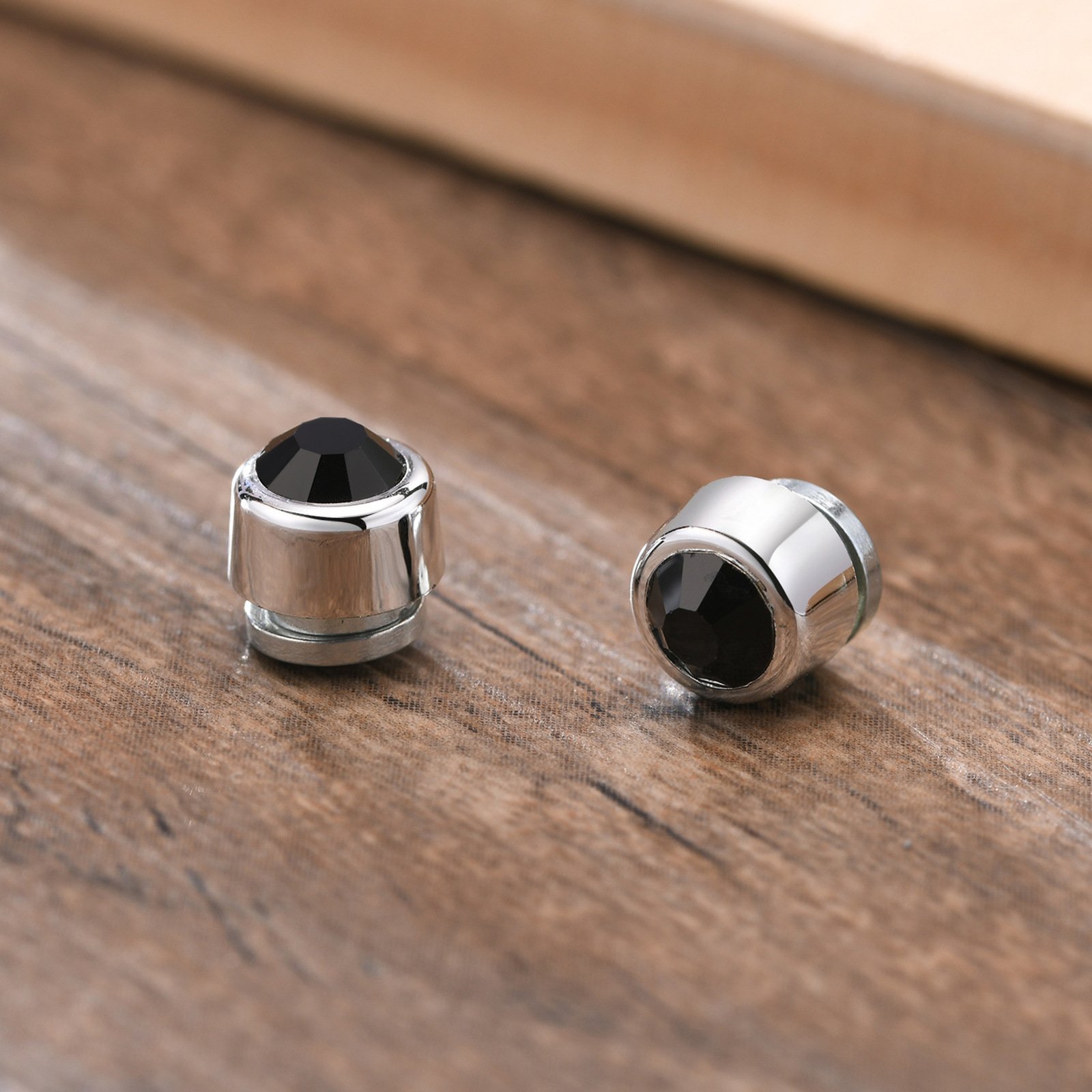 WM-E16 Silver Men Stud Earrings — image 3