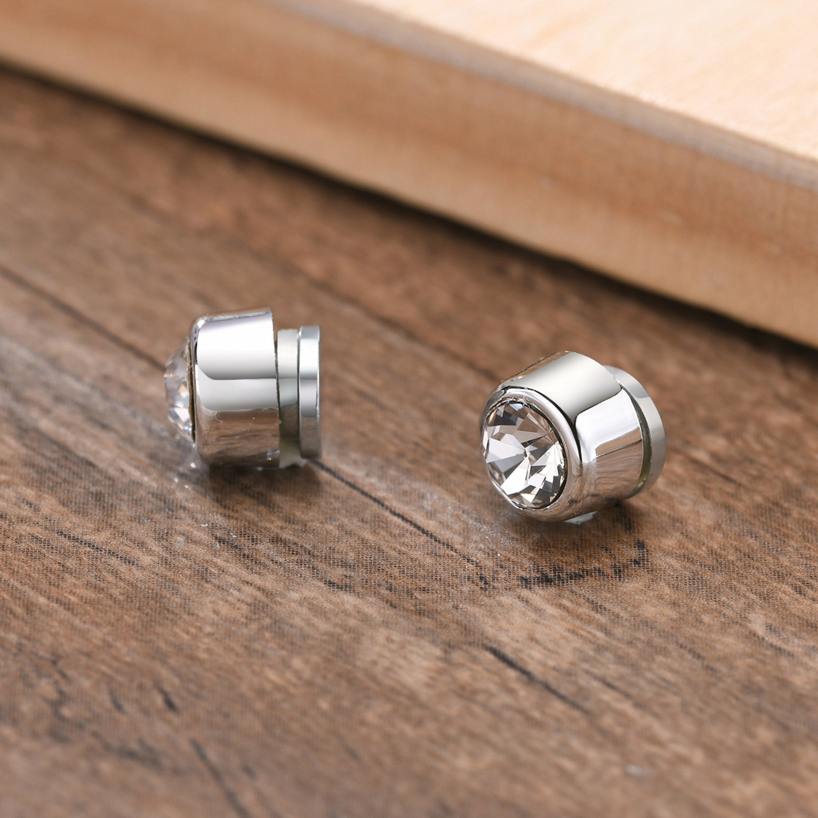 WM-E16 Silver Men Stud Earrings — image 4