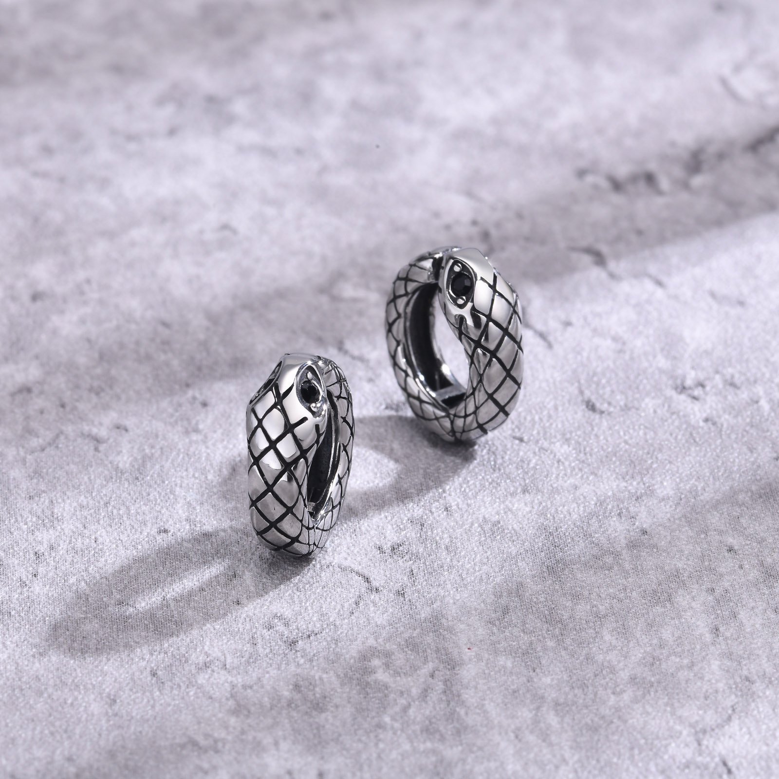 WM-E22 Silver Snake Ear Studs Men Earring