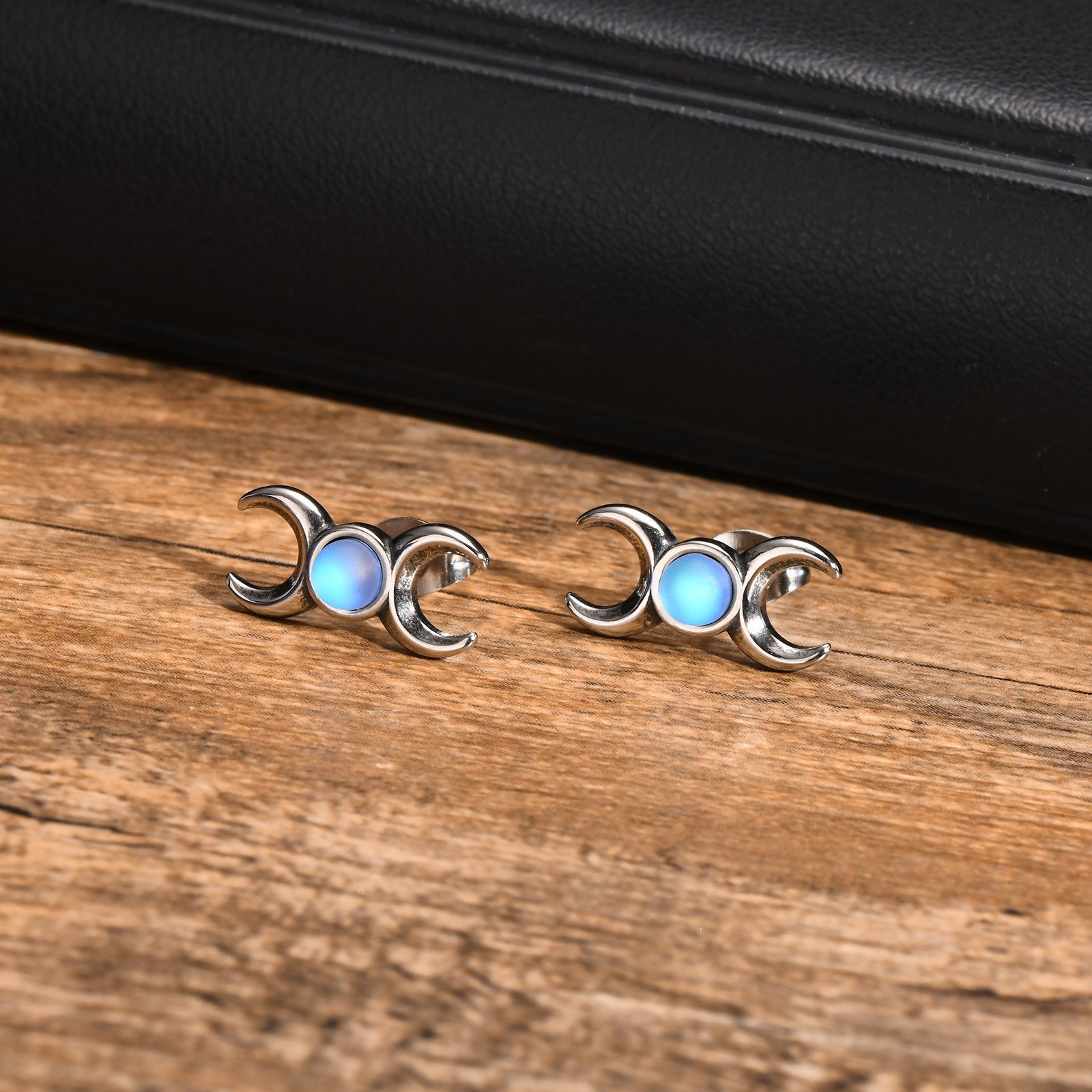 WM-E26 Silver Ear Studs Men Earring — image 3