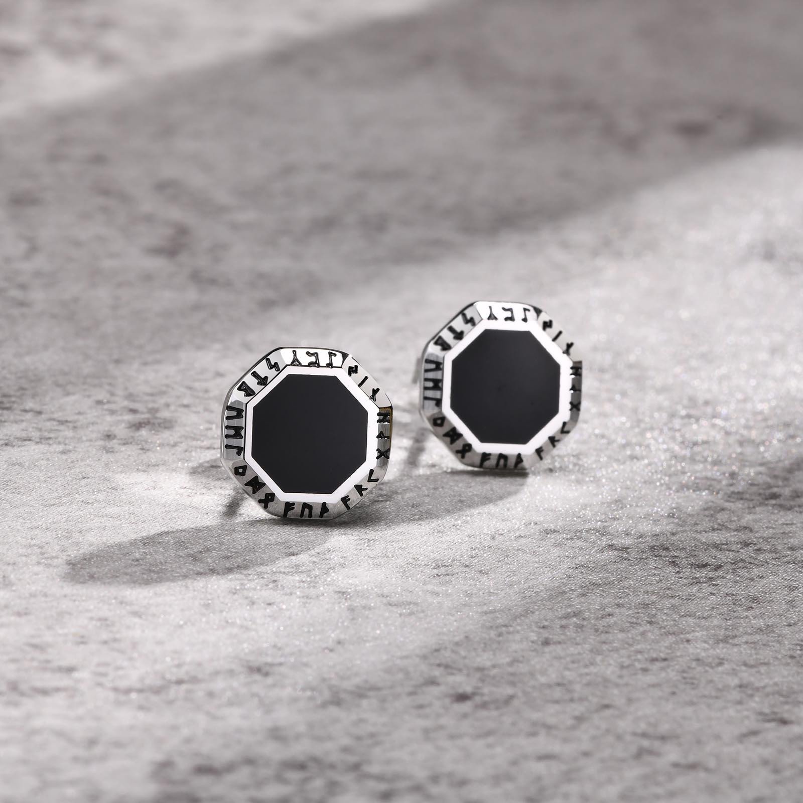 WM-E34 Silver-Black Ear Studs Men Earring