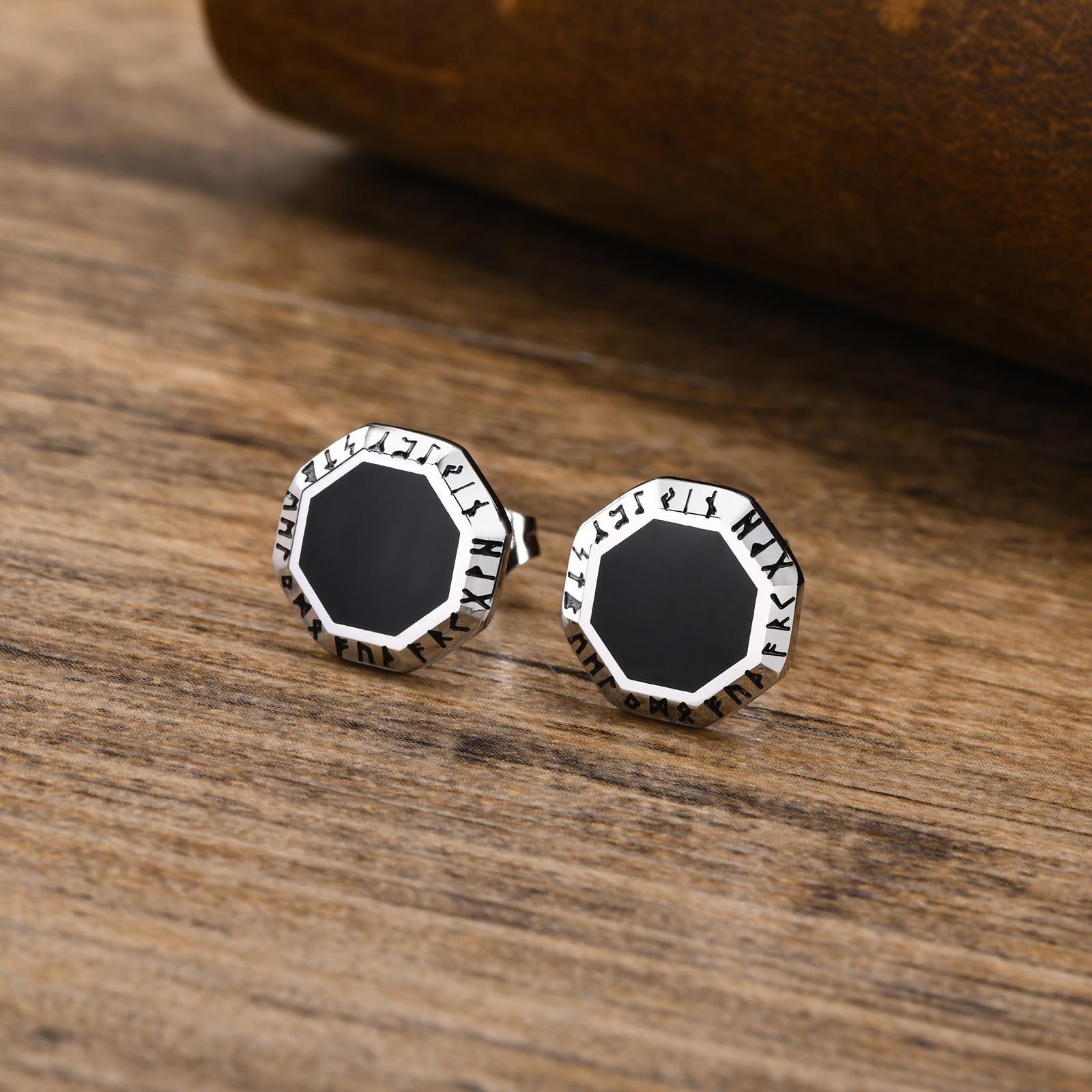 WM-E34 Silver-Black Ear Studs Men Earring