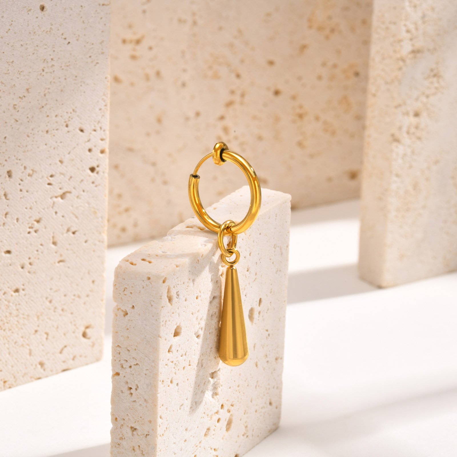 WM-E35 Golden Ear Studs Men Earring — image 9