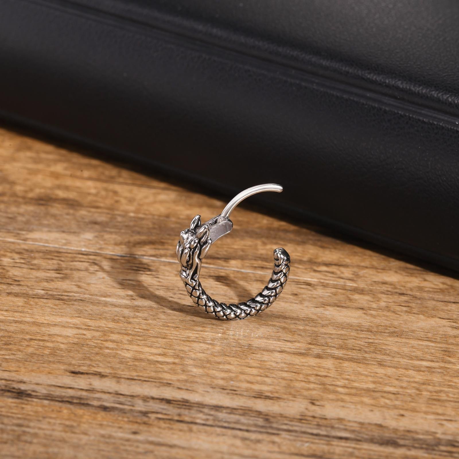 WM-E43 Silver Ear Studs Men Earring — image 4