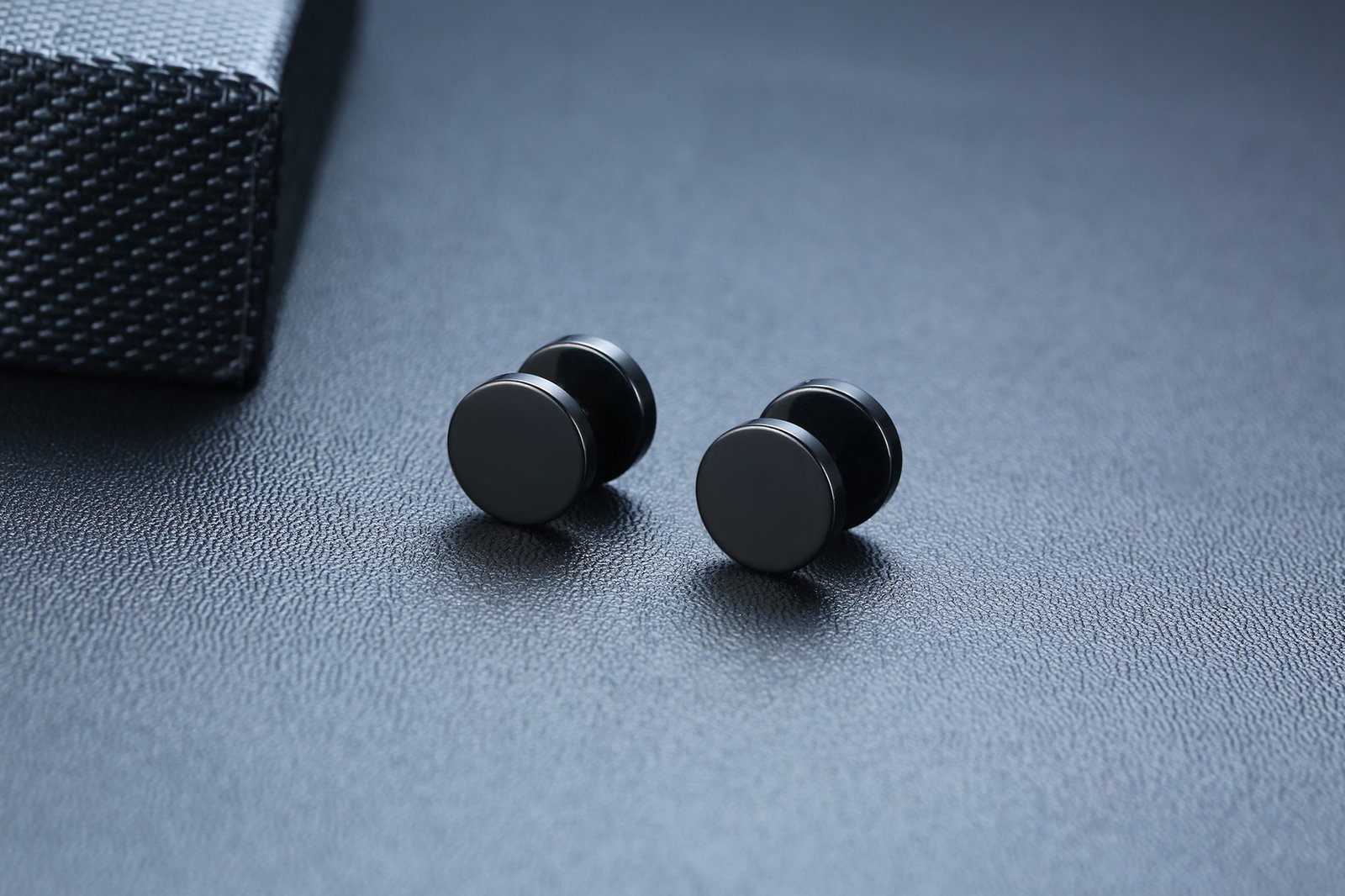 WM-E59 Brown Ear Studs Men Earring — image 3