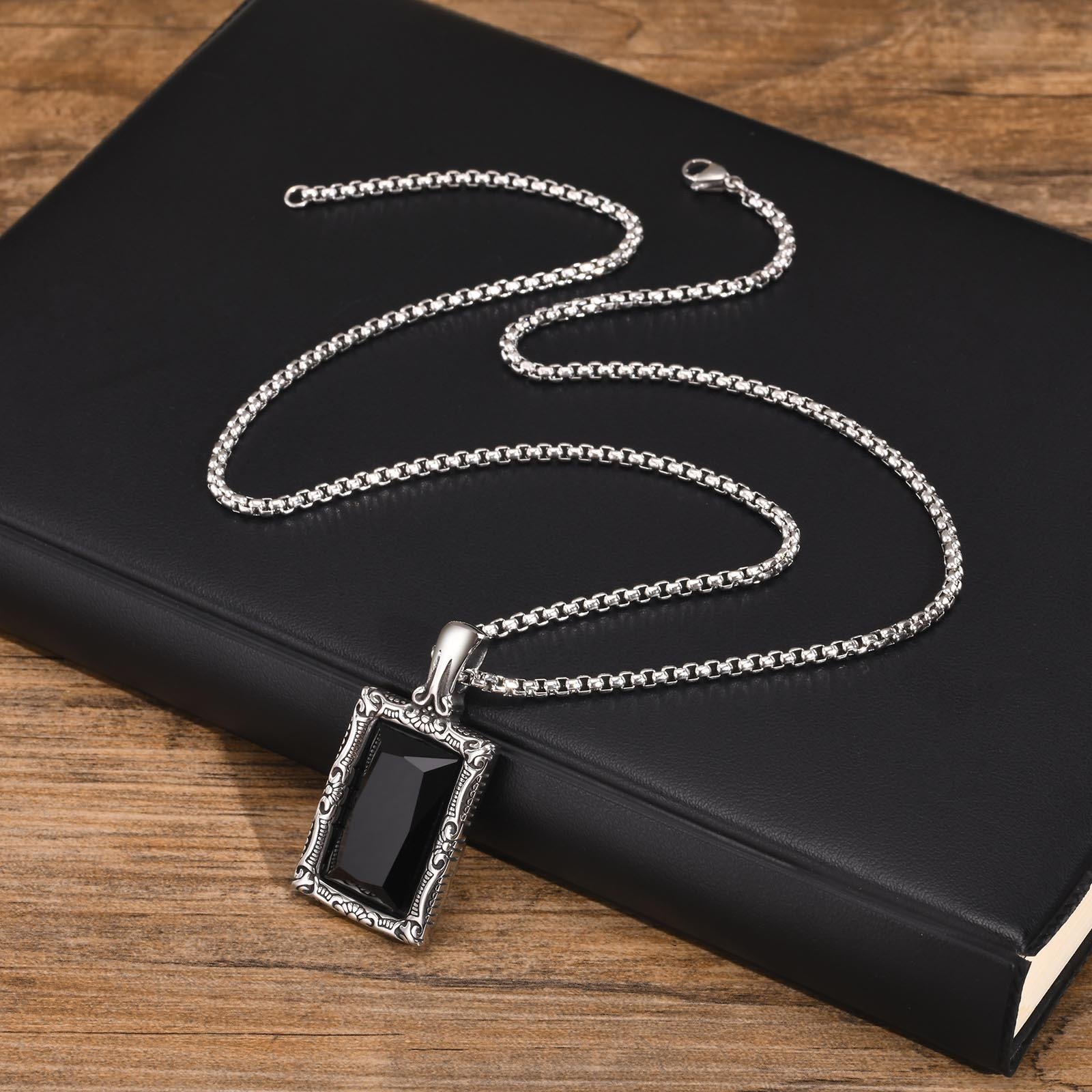 WM-P102 Men, Women Necklace Pendant with Chain