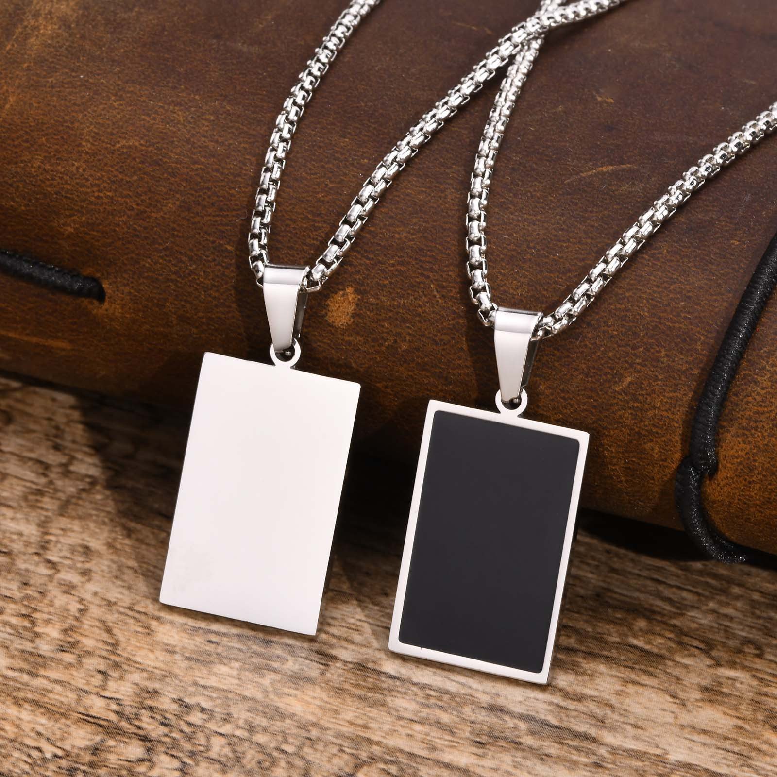 WM-P108 Silver Men, Women Necklace Pendant with Chain