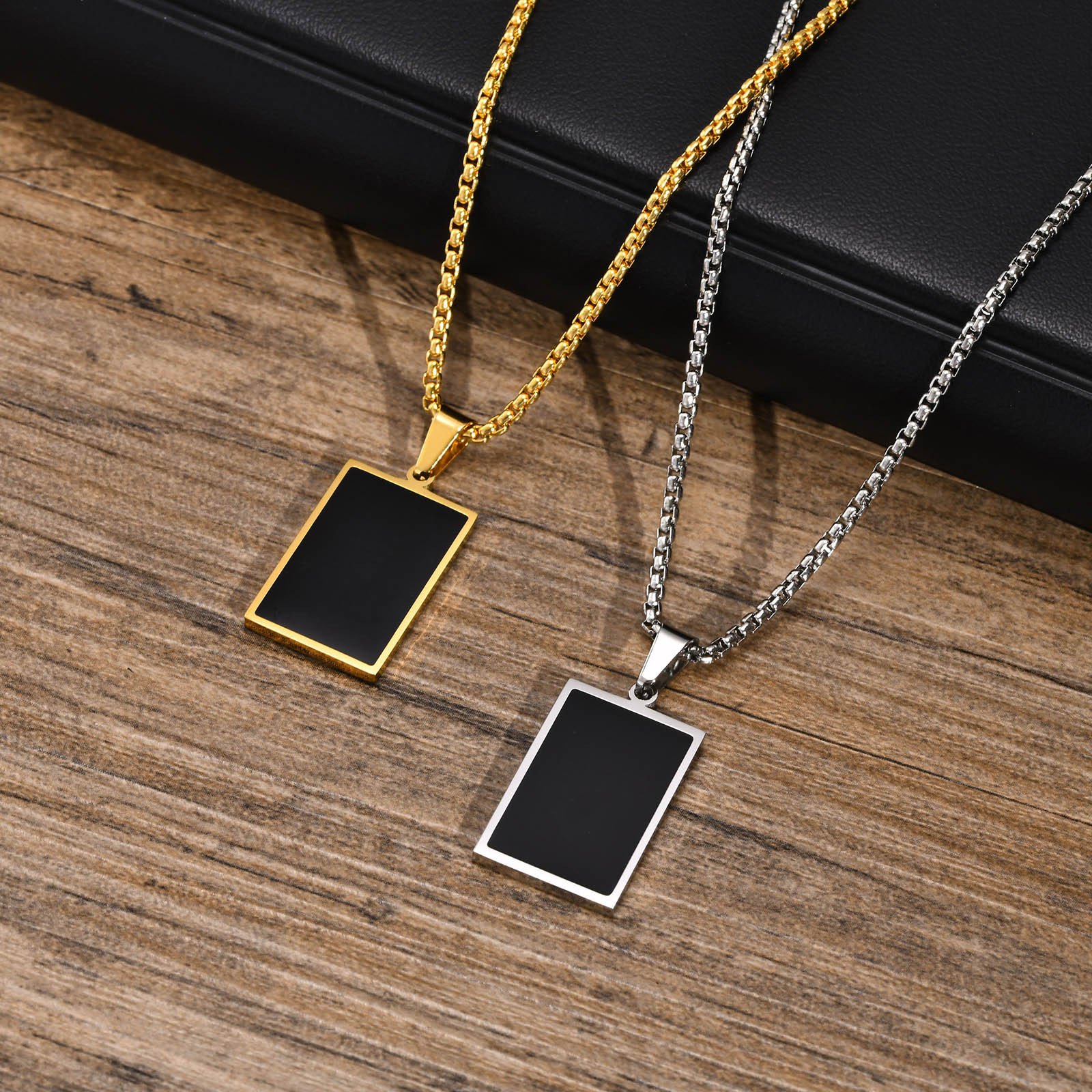 WM-P108 Silver Men, Women Necklace Pendant with Chain