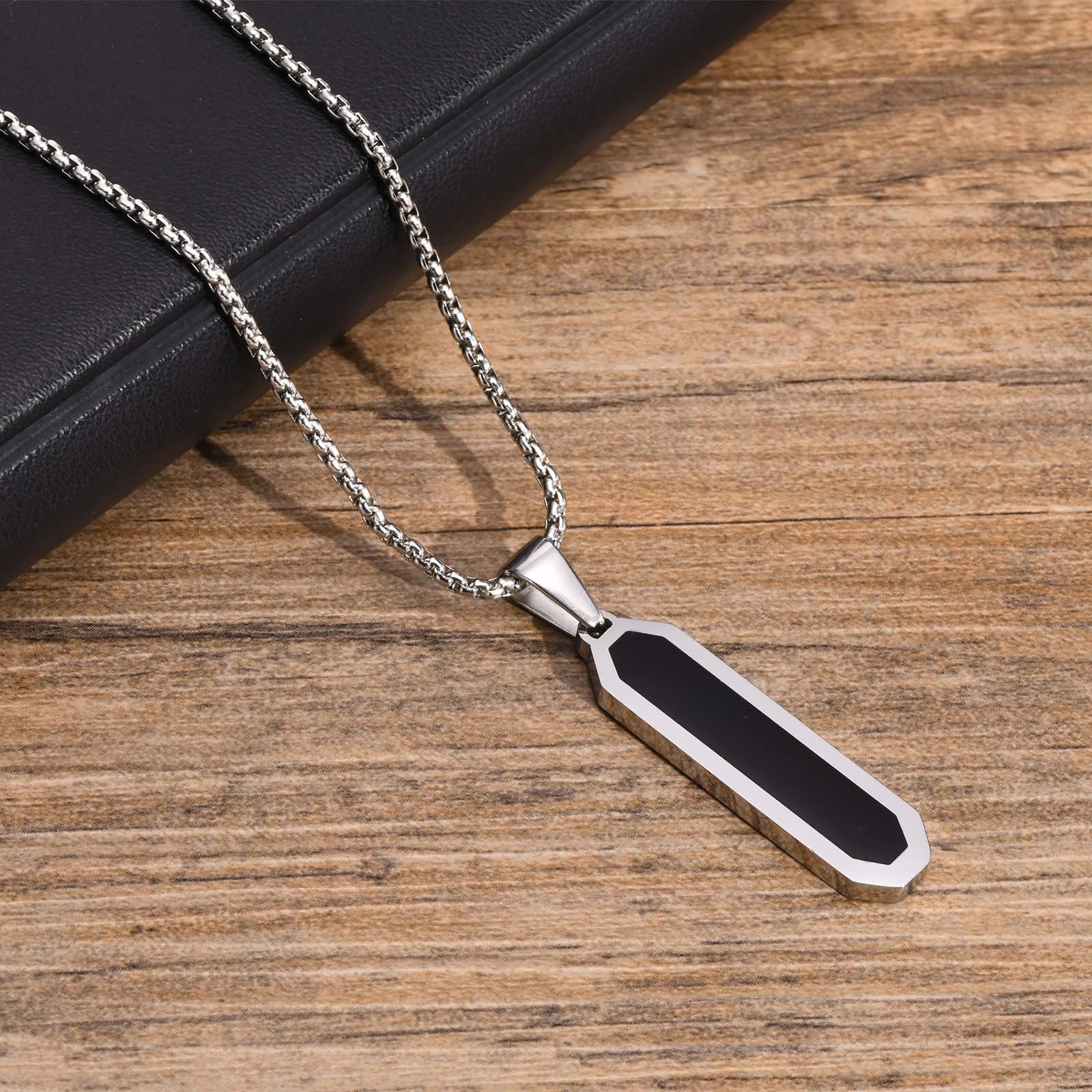 WM-P109 Silver Men, Women Necklace Pendant with Chain