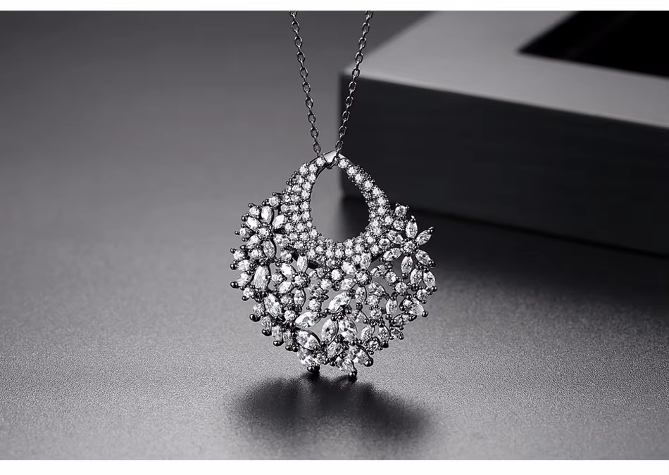 WP386 - White Women Necklace Pendant
