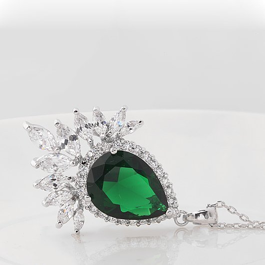 WP623 - Green Women Necklace Pendant