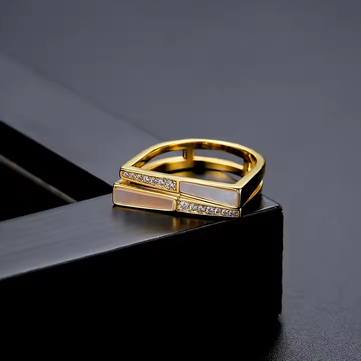 WR465 Golden Luxury Ring for Women — image 4